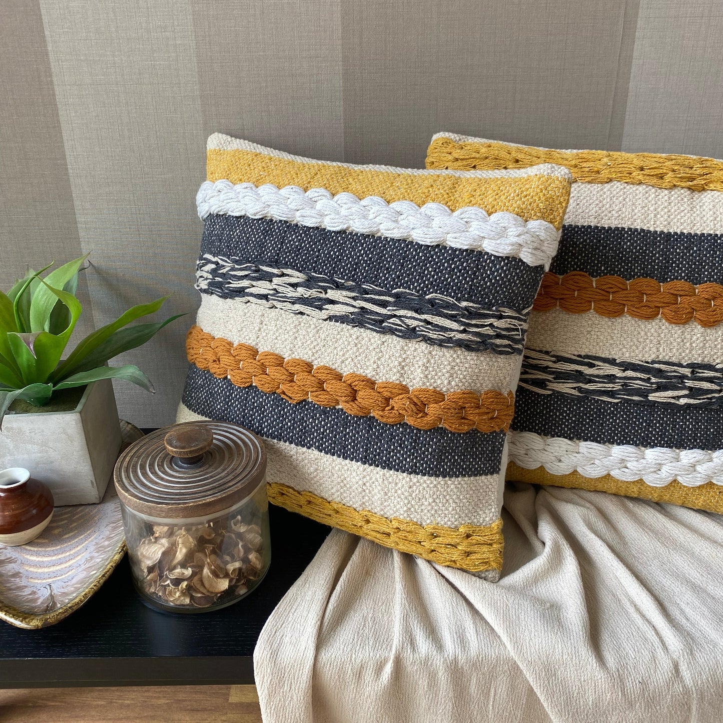 Sunshine tufted cushion cover - 1 pcs